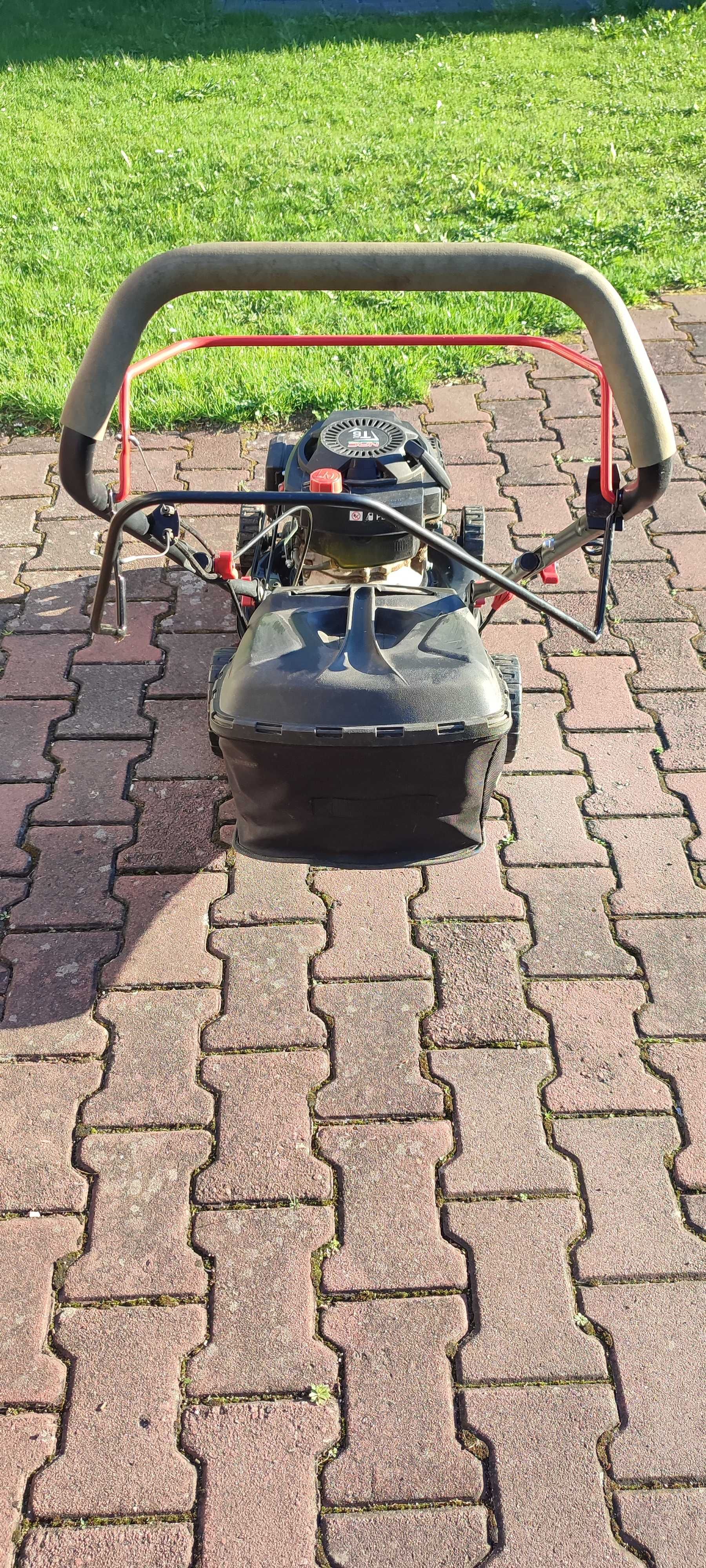 Kosiarka spalinowa NAC LS42-146-NG z napędem