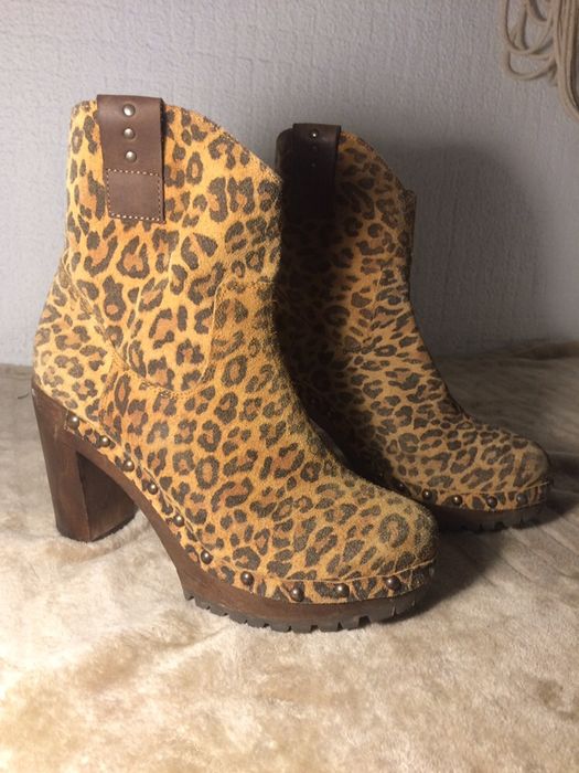 Baixa de preço Botas Leopardo cano curto