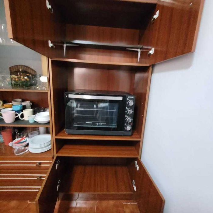 Armário e cristaleira com luz interna