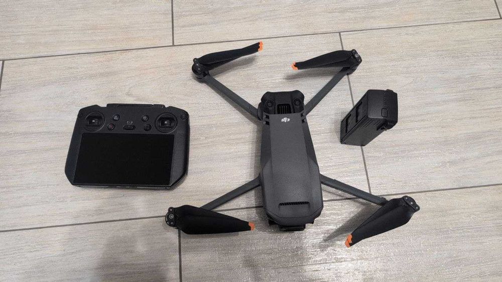 Квадрокоптер DJI Mavic 3