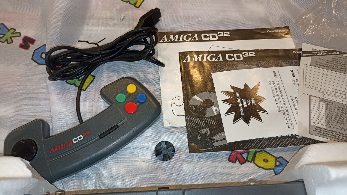 Konsola Amiga CD32 super stan dla kolekcjonera sprawna