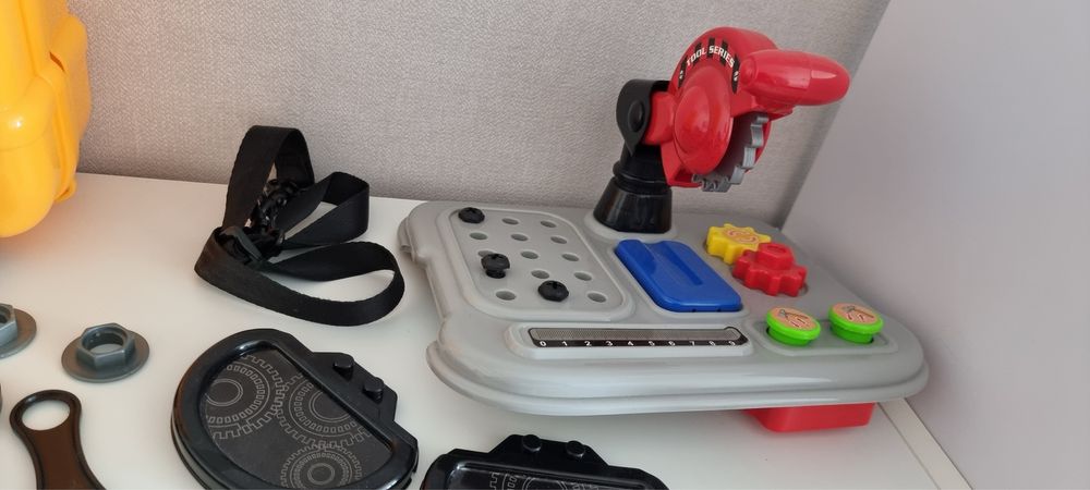 Игрушк Kiddieland и Fisher Price мольберт столяр посуда