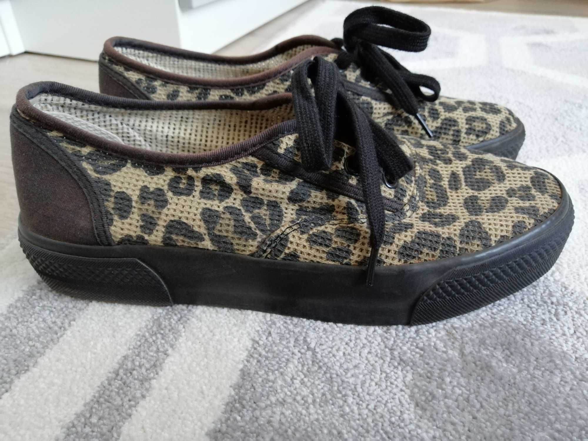 Trampki Bershka panterka 39