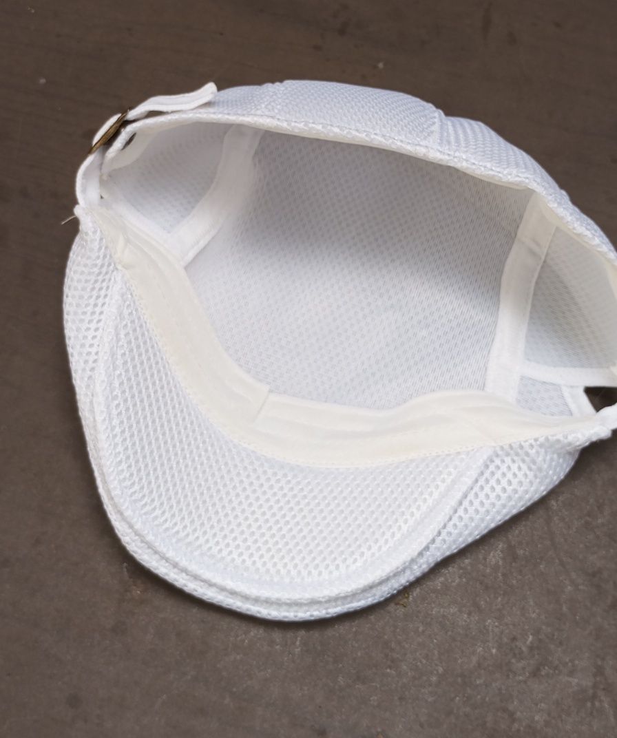 Boné branco em polyester