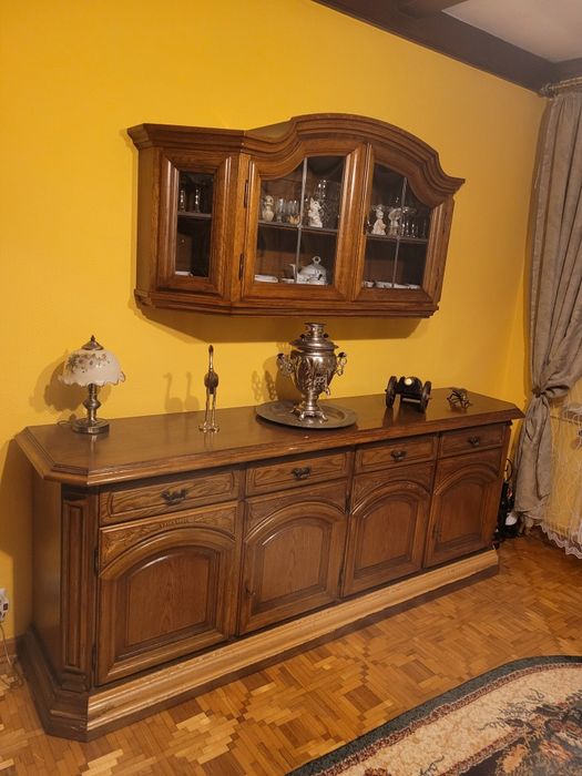 Komoda z zawieszana witryna