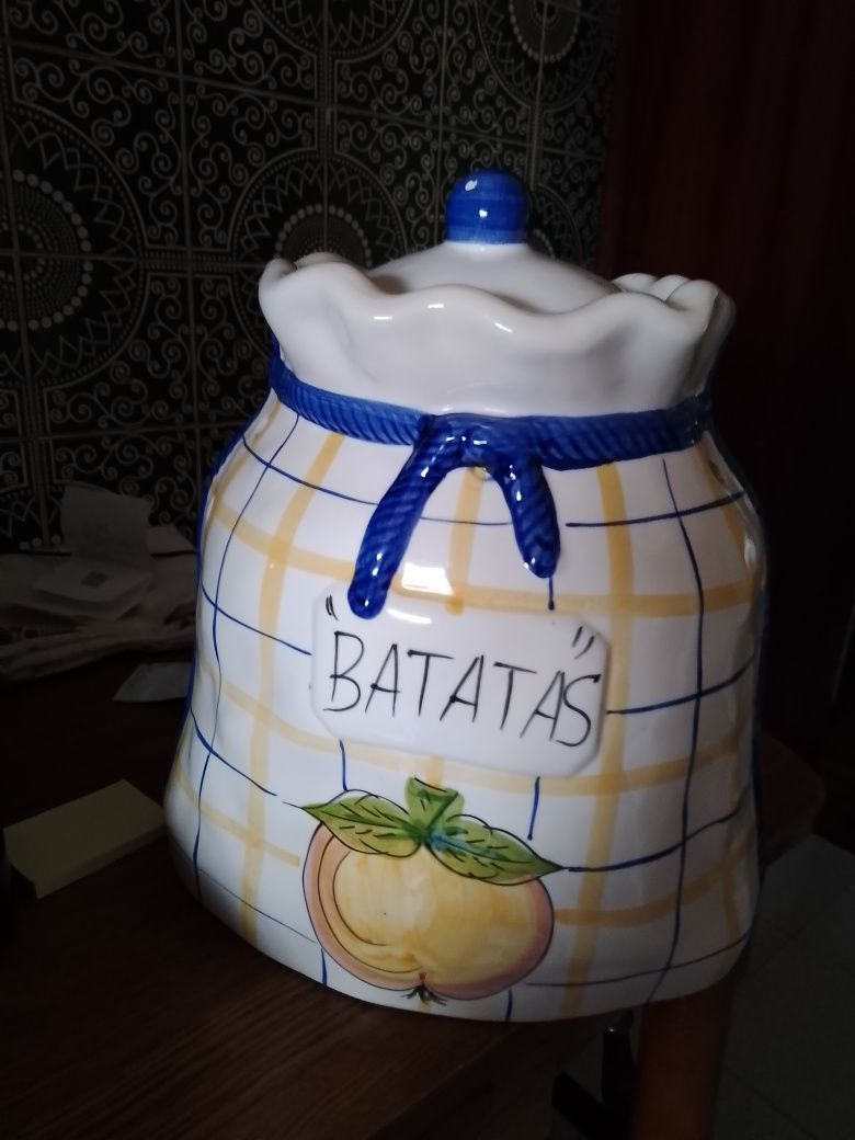 Dois pótes grandes para batatas e cebolas