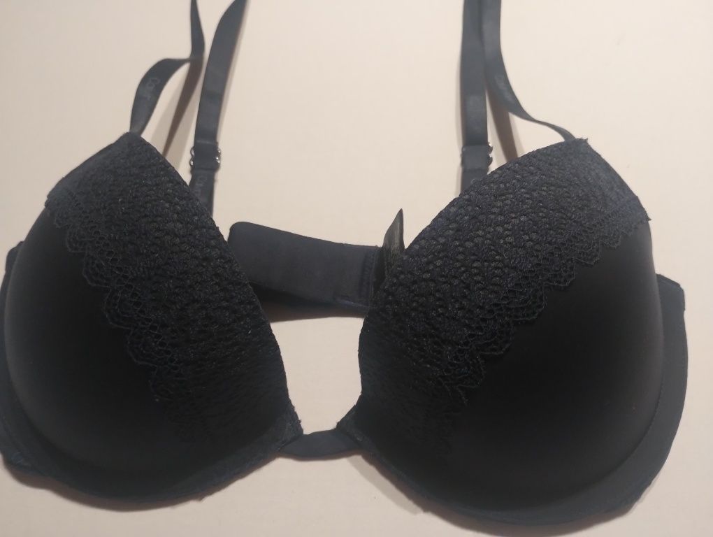 Śliczny biustonosz granatowy push up Calvin Klein rozm 65d