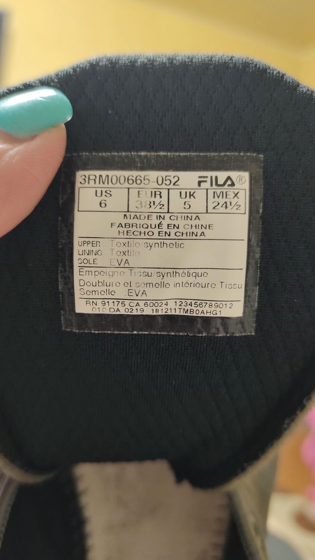 Кроссовки Fila б/у