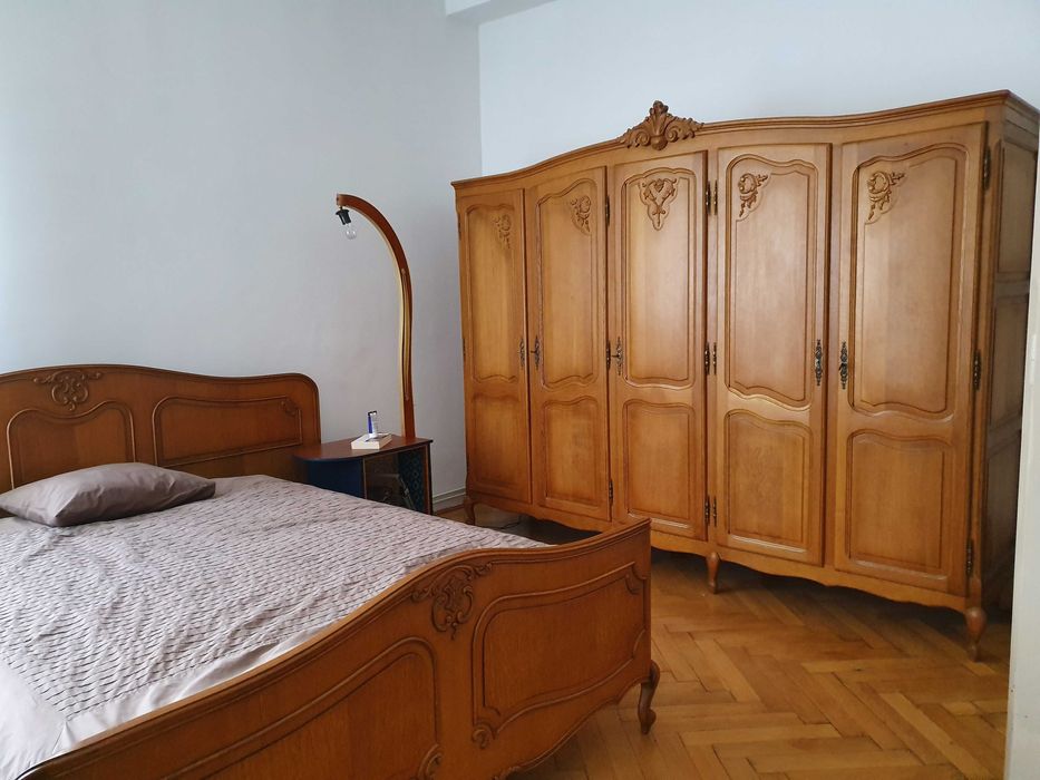 Duża szafa francuska z litego drewna, rzeźbiona, vintage, ludwikowska
