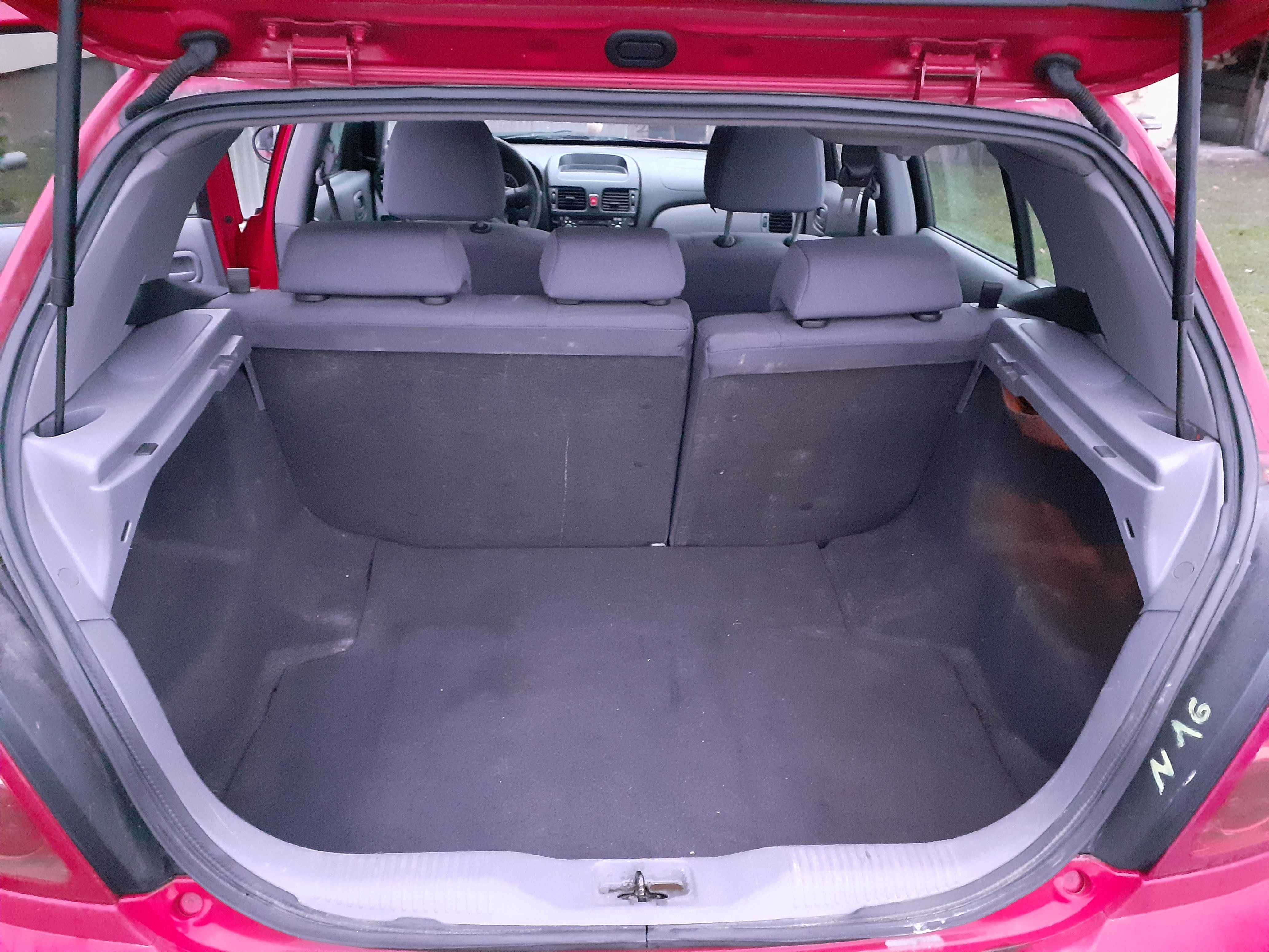 Nissan Almera 2002 rok