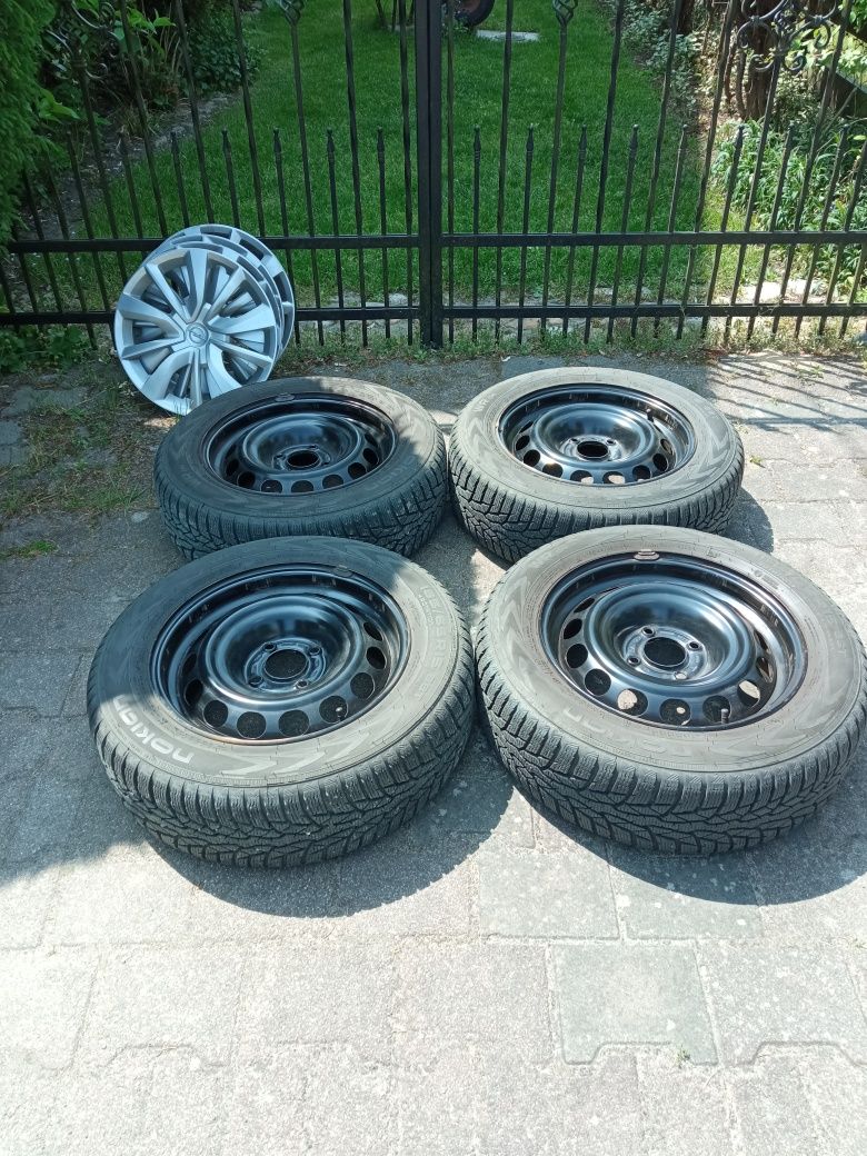 Opony zimowe na felgach rozmiar 185x65 R15