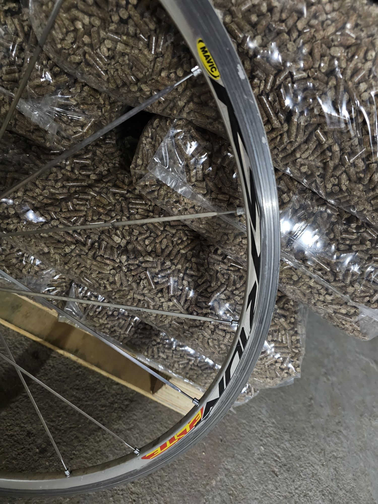 Vendo rodas Mavic e rolo de treino