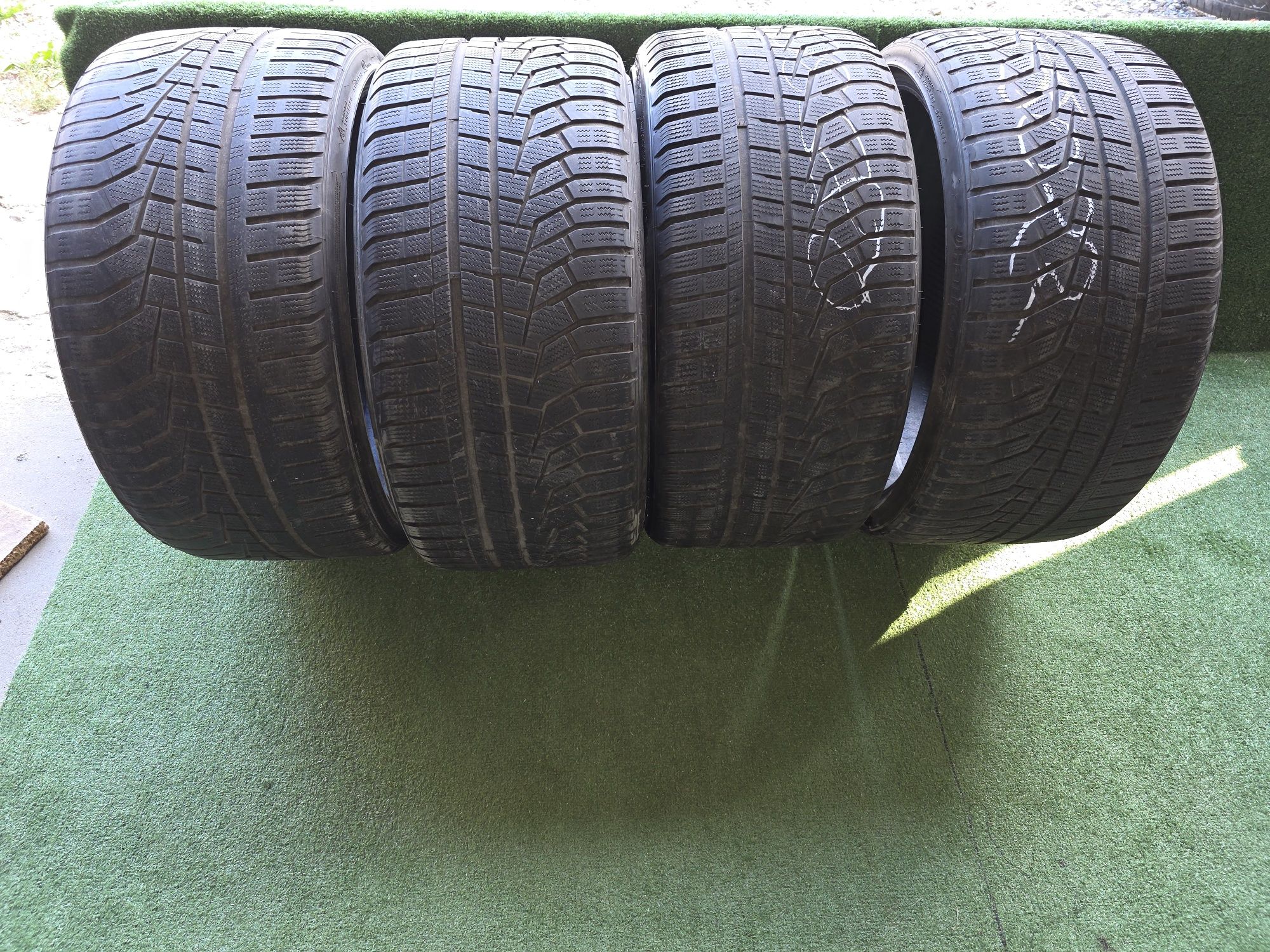 Sprzedam opony zimowe Hankook  285/30R22