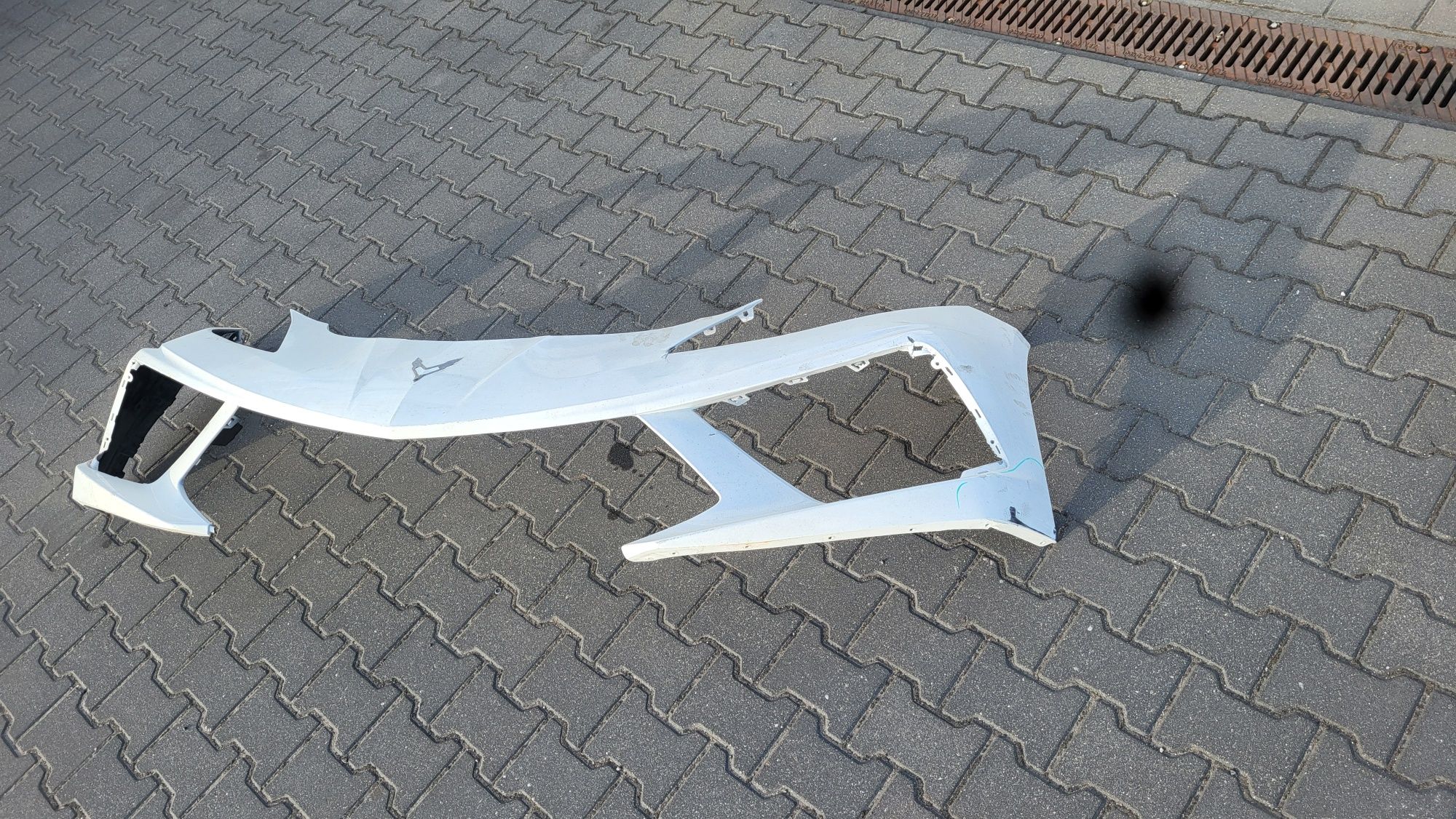 Zderzak przod przedni Corvette C8