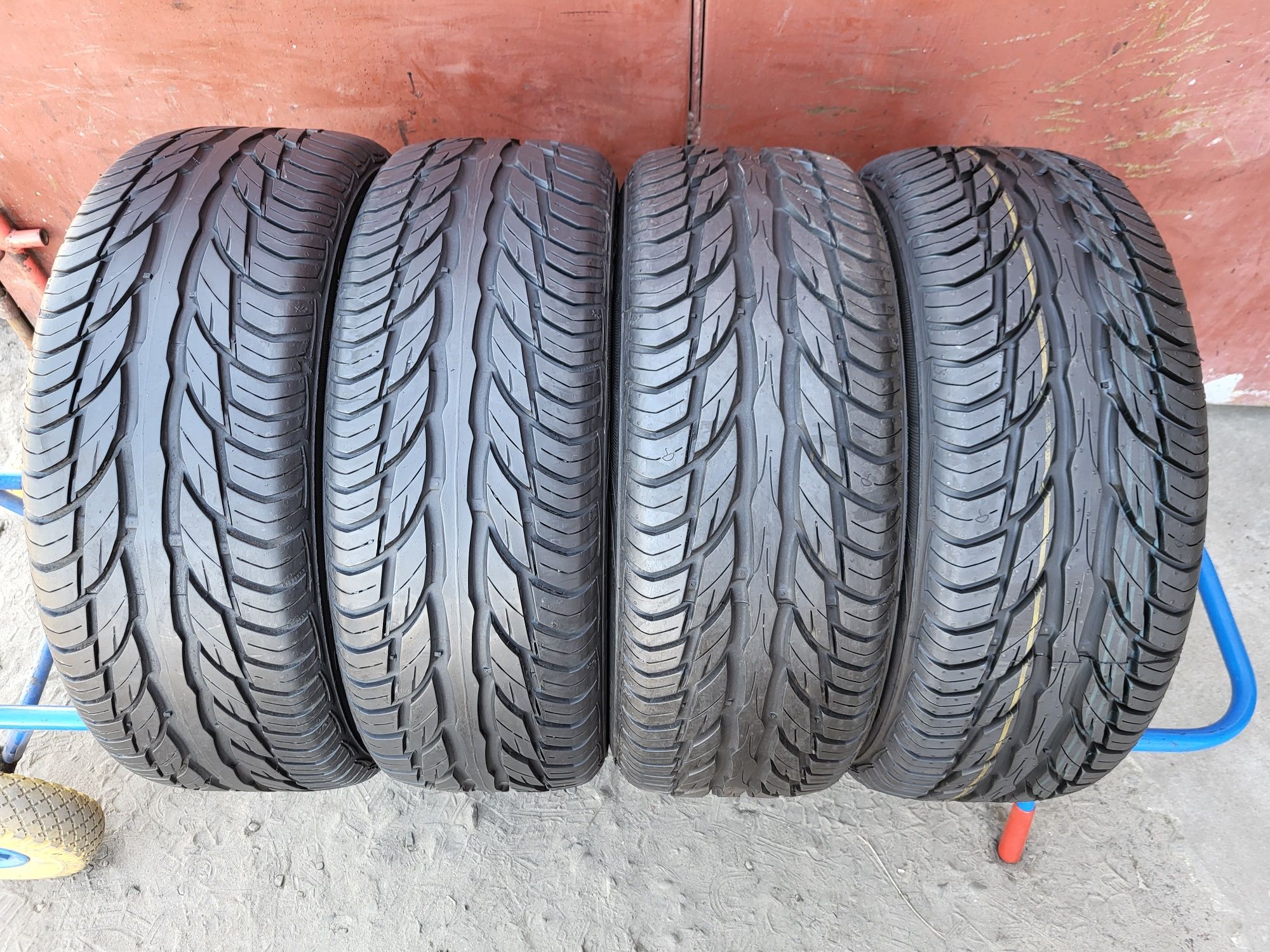 205/55/16 R16 Uniroyal RainExpert 4шт ціна за 1шт літо шини