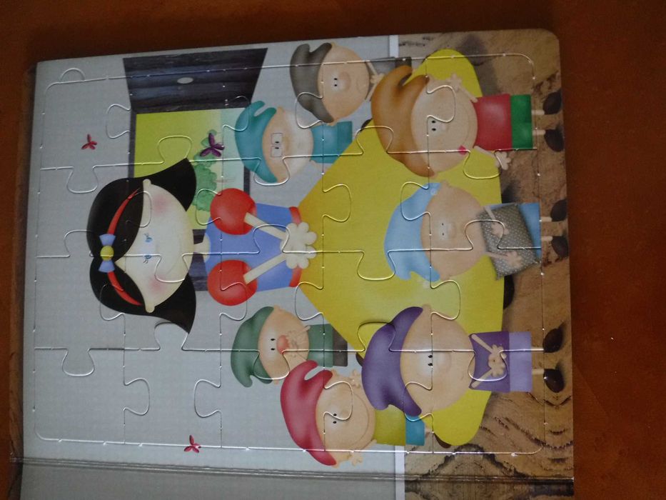 Branca de Neve - Livro com 4 puzzles - Livro infantil novo nunca usado