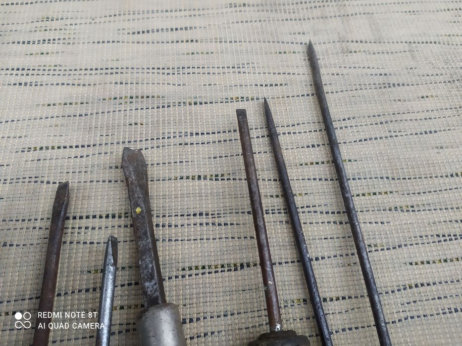 Крім 7.Херсон. Набор отвёрток разных размеров, в залишку крім 7 зліва.