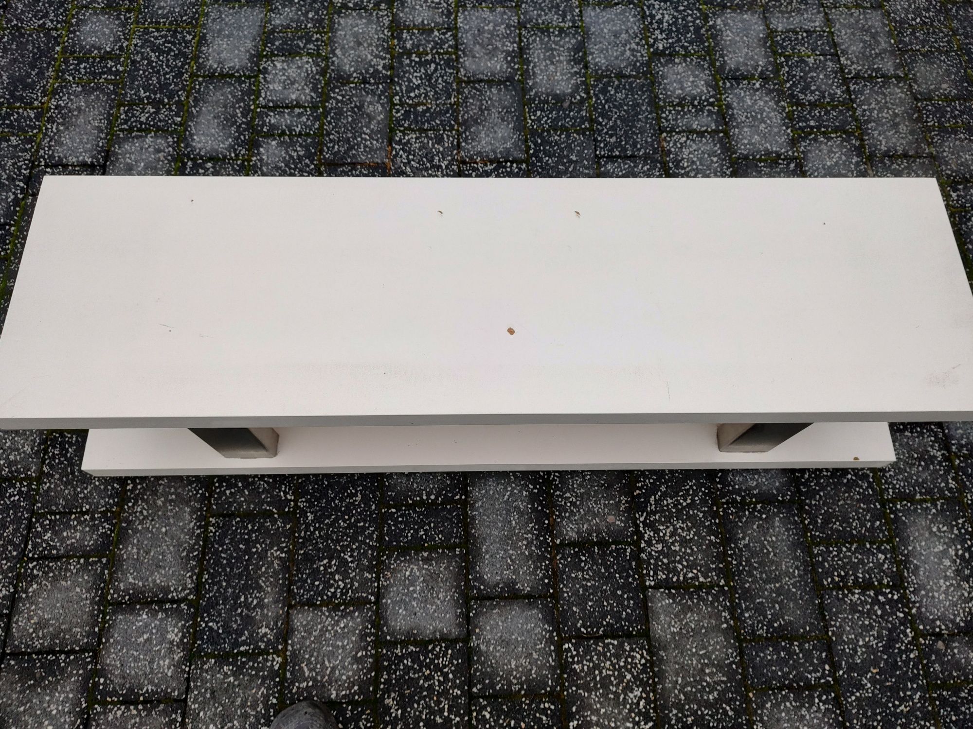 Stolik pod telewizor