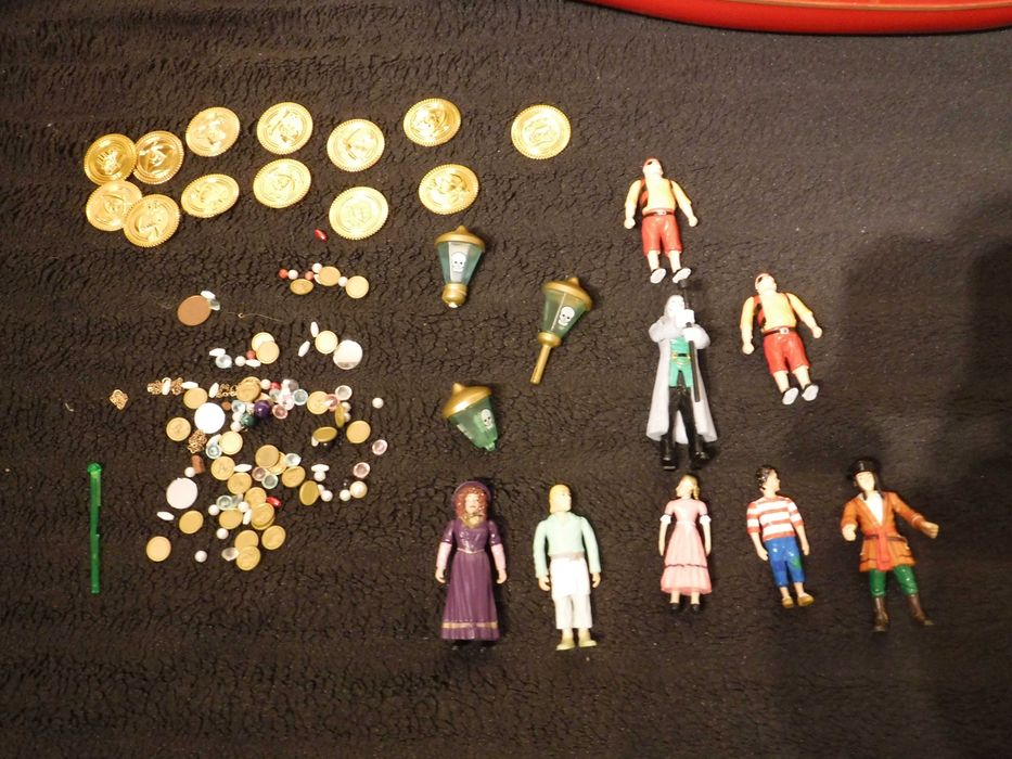 Piękny statek kapitana Sabertootha, Czarna Dama, z załogą i skarbem