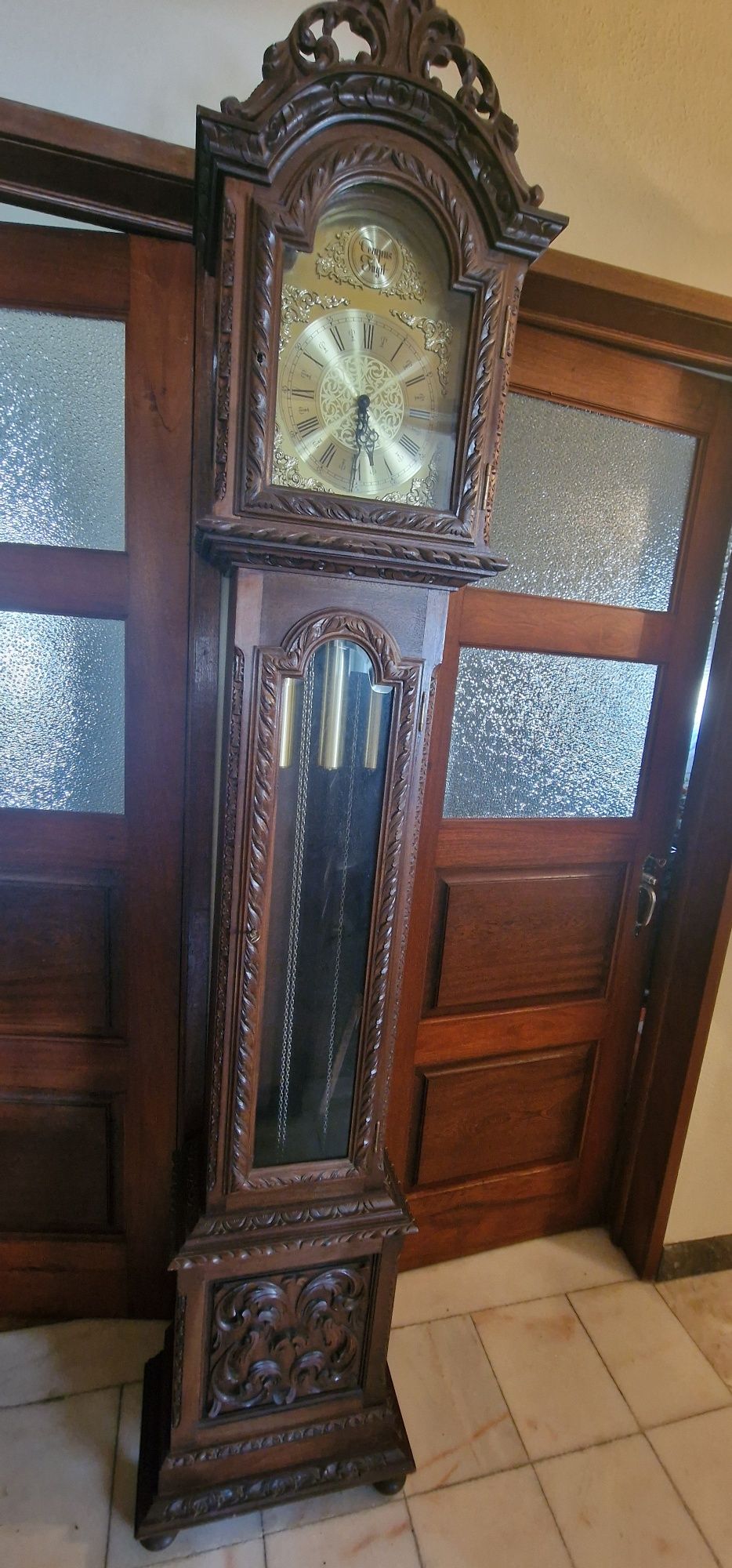 Relógio de pé "Tempus Fugit"