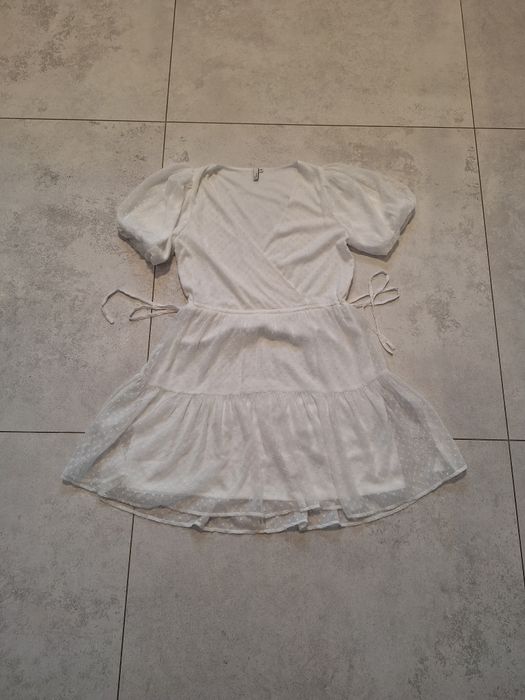 Biała letnia sukienka Nly Trend