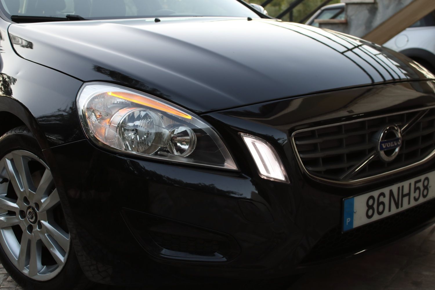 Volvo V60 1.6 D Momentum (180€/Mês)