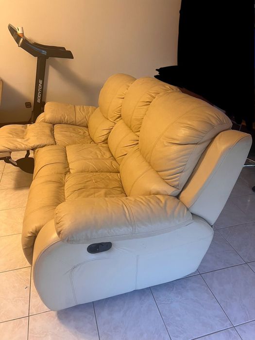 Sofá de 3 Lugares + Poltrona Chaise Longue — Reclináveis e em Pele