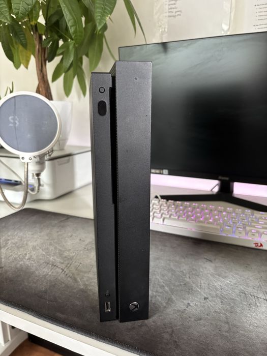 XBOX ONE X nie uszkdzony 1TB