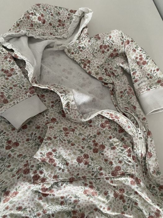 Newbie 74 kombinezon dresowy drobne kwiatki