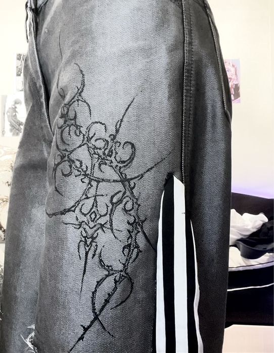 широкие джинсы кастом adidas