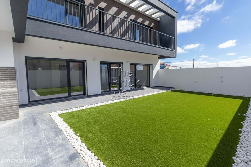 Moradia V4 em zona tranquila e com bons acessos na Portela de Azoia