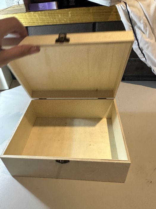 Drewniana skrzynka na skarby