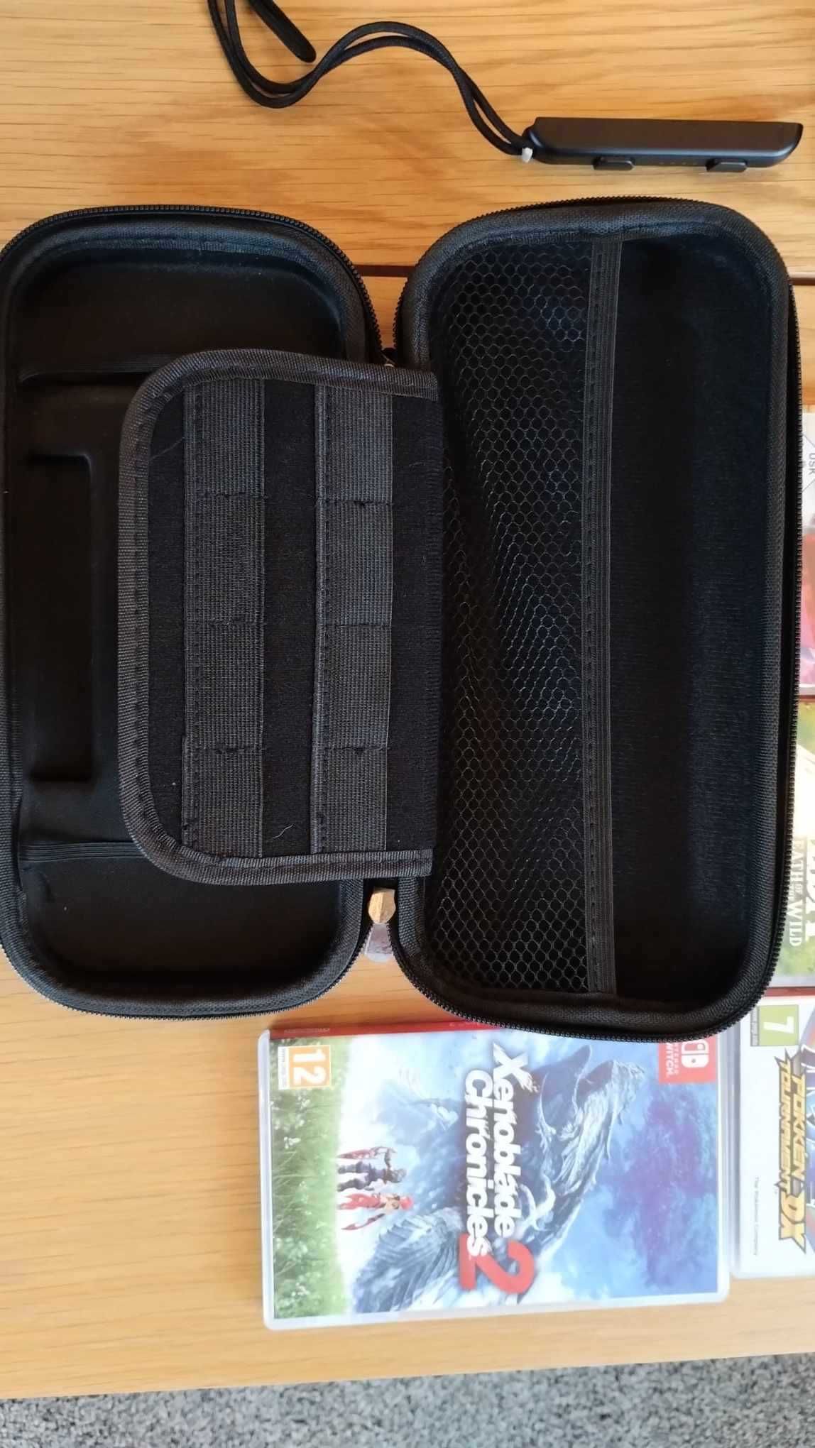 Konsola Nintendo Switch + 4 gry + Etui + stan bardzo dobry