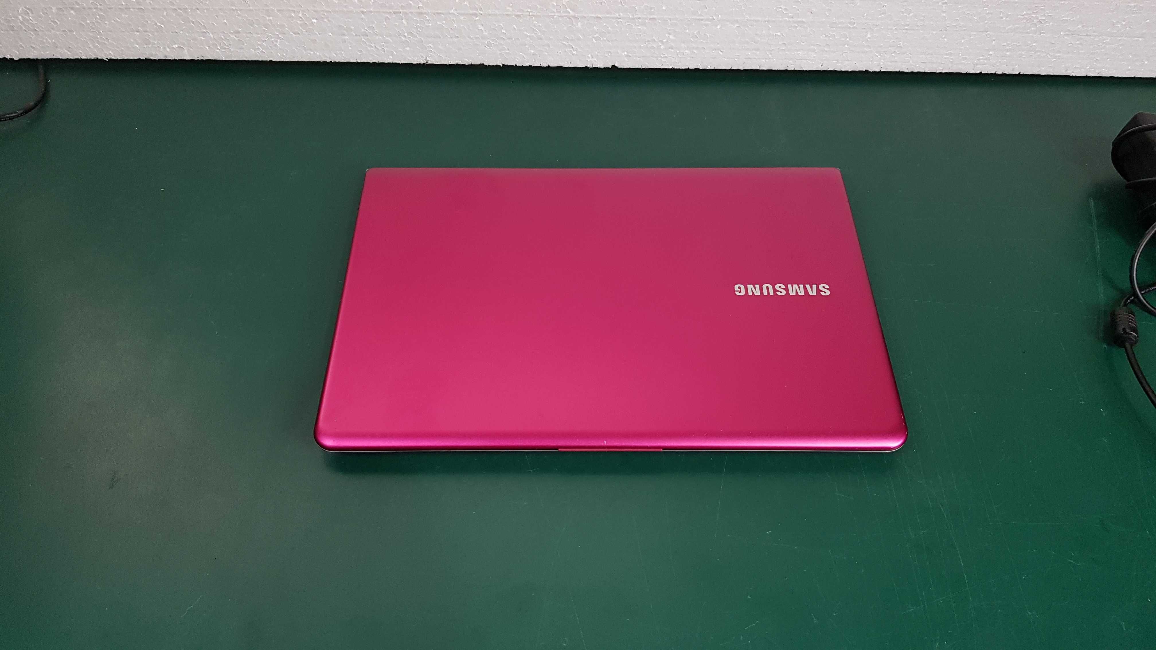 Ультрабук Samsung 13,3"  i5-2467M 8gbDDR3 ssd16gb+hdd500gb Intel 2gb