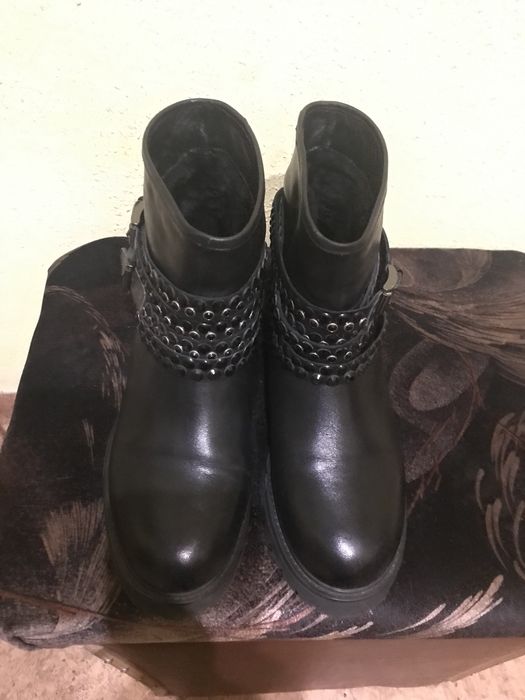 Женские ботинки