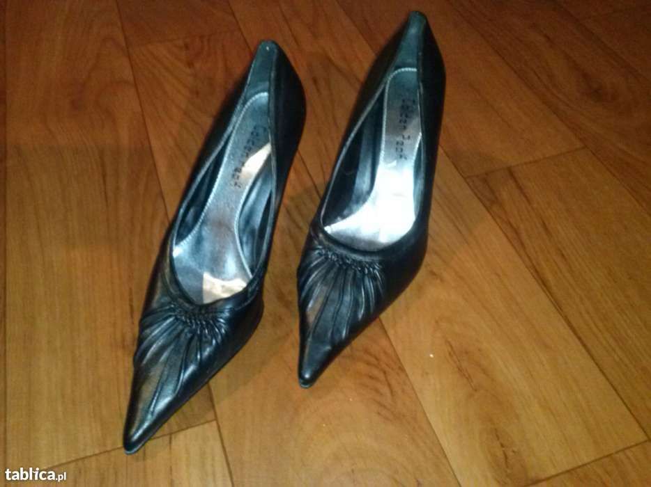 Sprzedam buty damskie - czarne szpilki (rozmiar 38)