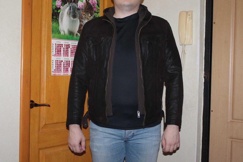 Кожаная мужская куртка бомбер  Angelo Litrico. Размер S.