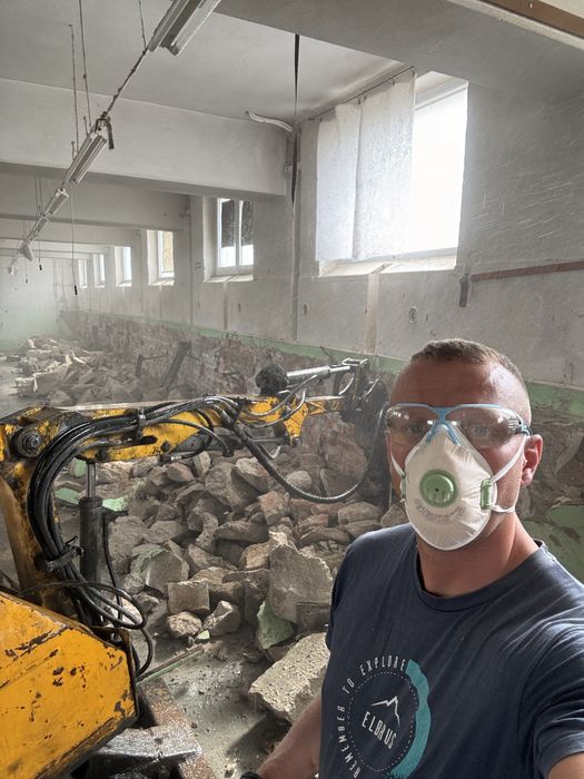 Minikoparka koparka wiertnica kucie skuwanie betonu posadzki