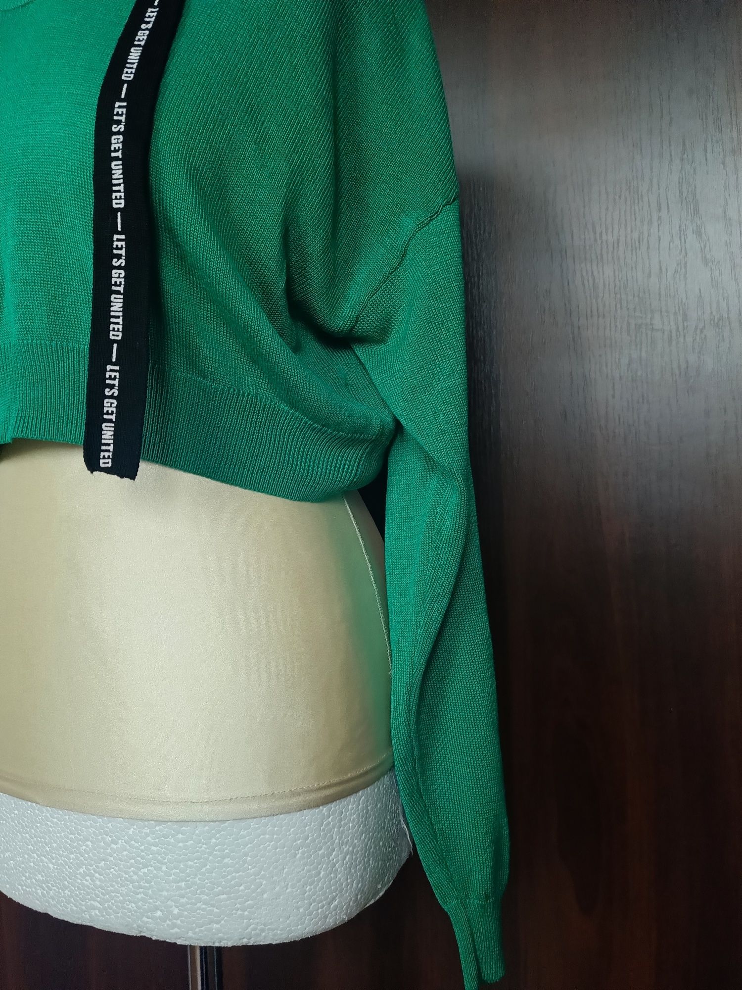 Stylowy luźny damski sweter jasna butelkowa zieleń rozmiar M