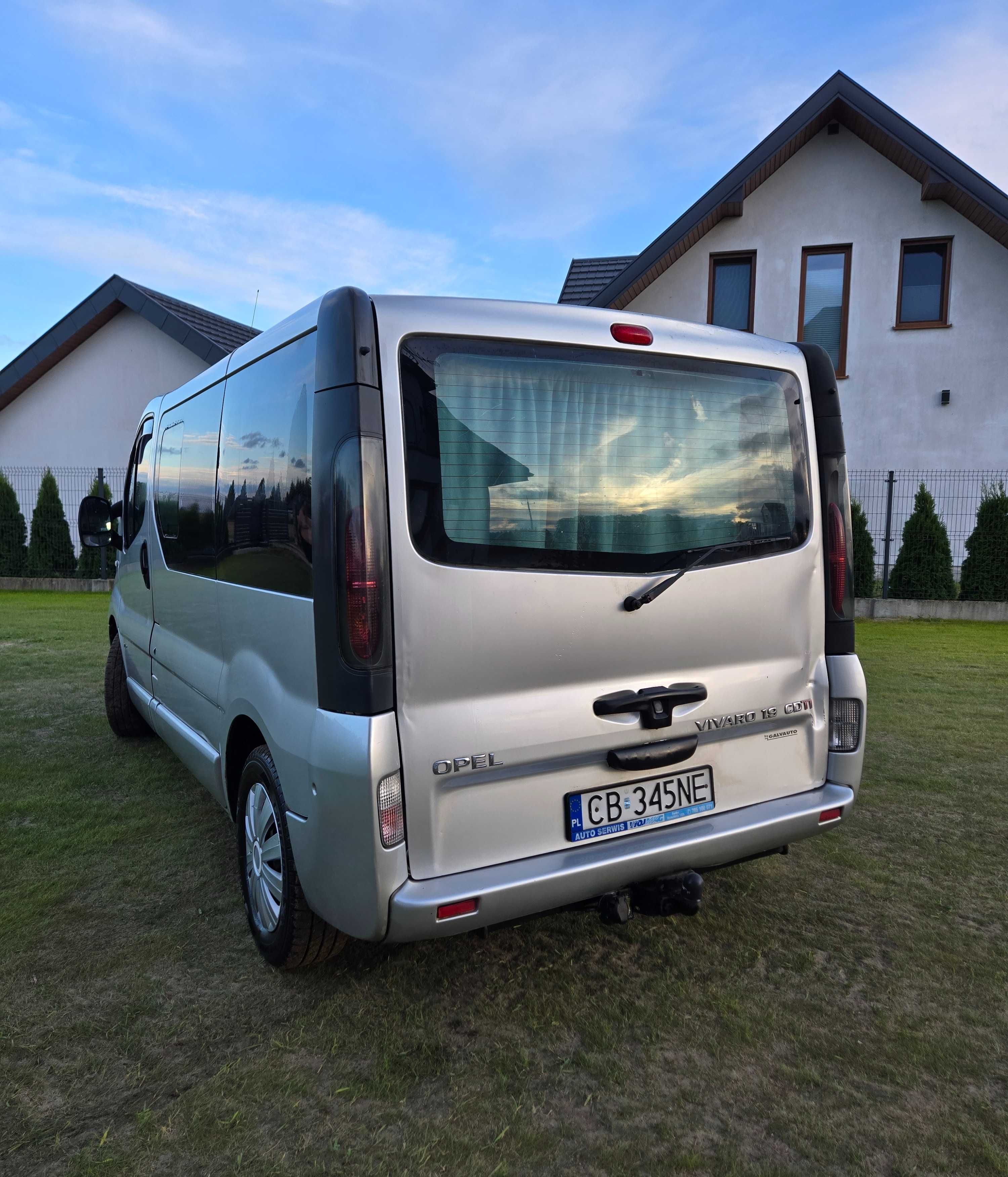 Opel Vivaro Tour 1.9 CDTi 101km - Webasto, Klima  8 osób, hak