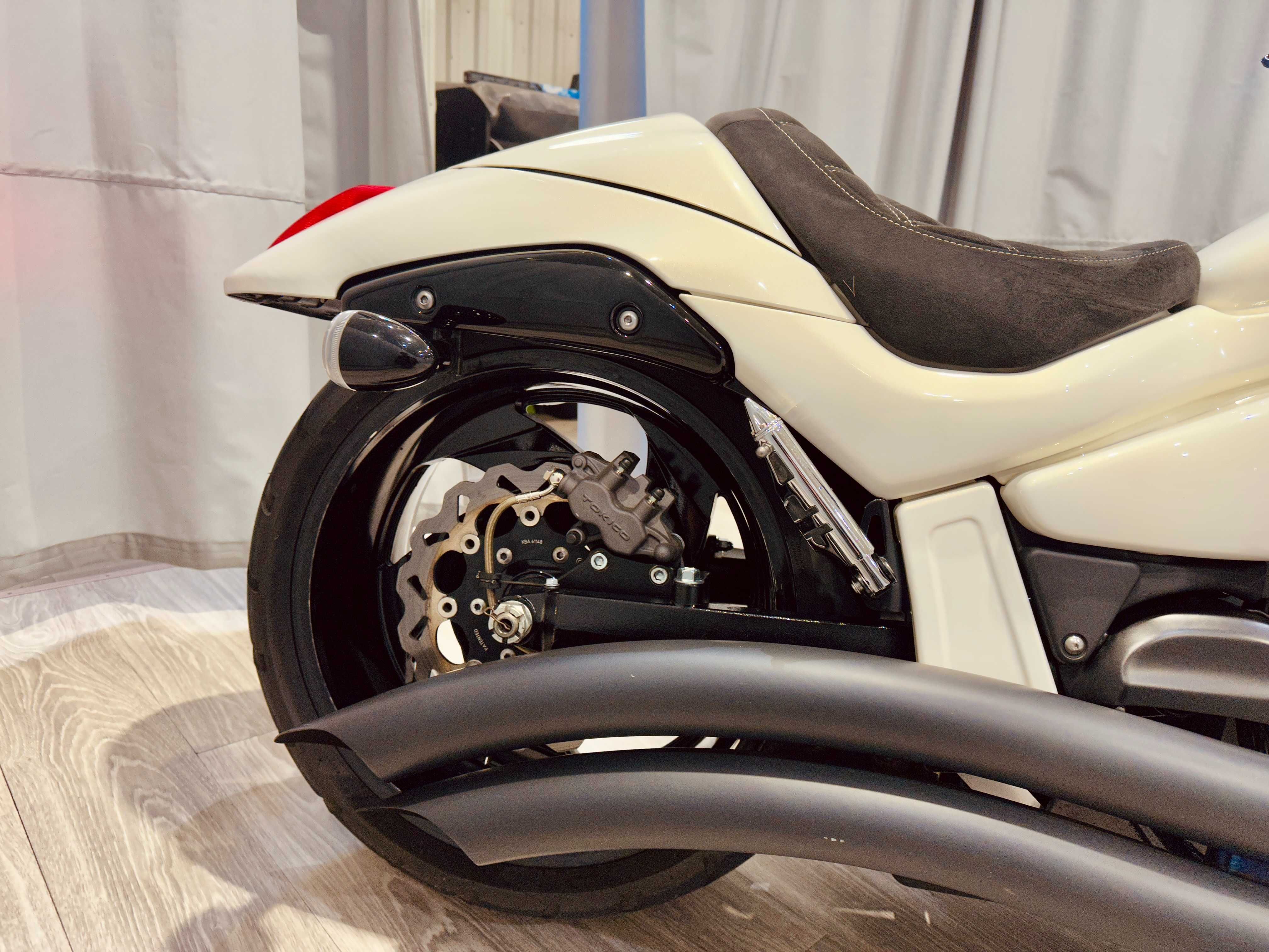 Suzuki M109R Boulevard