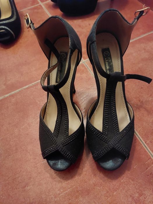 Sapatos e sandalias Novas