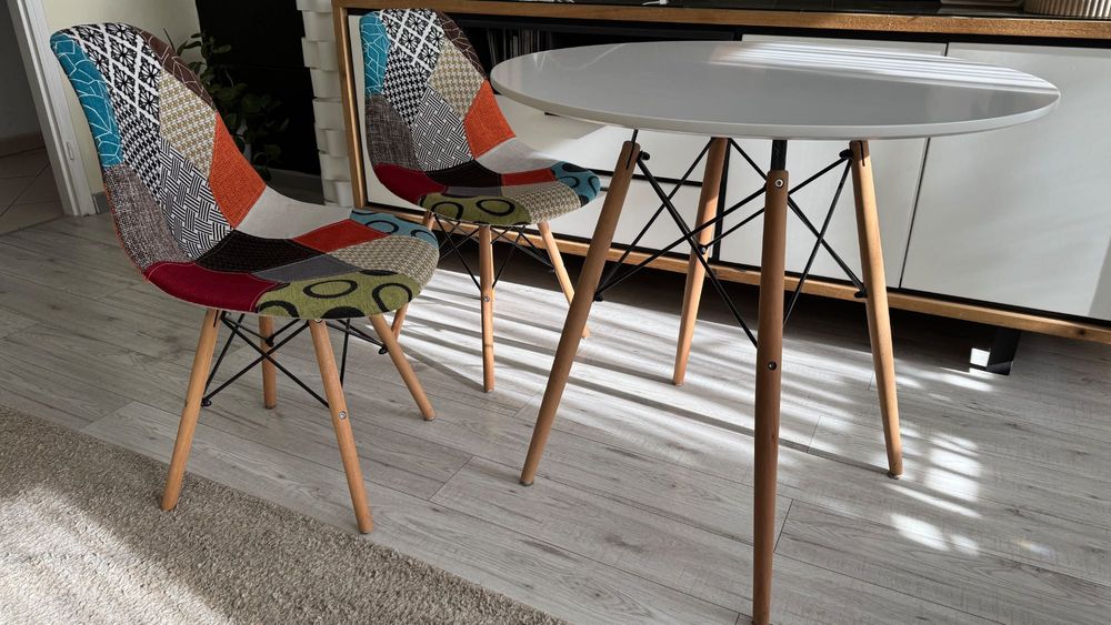 Biały okrągły stól + 2 krzesła