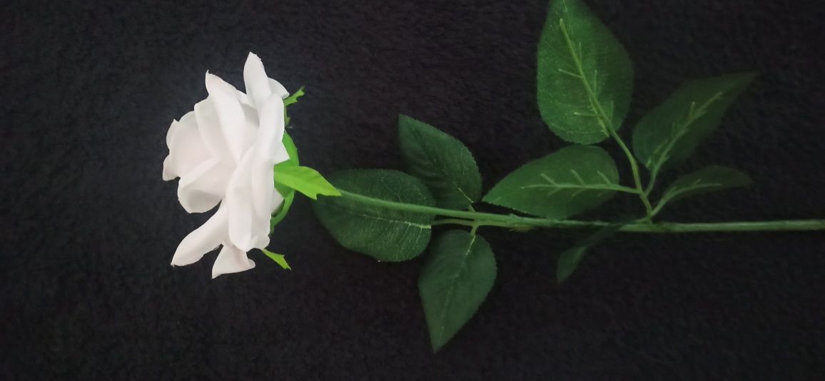 Искусственные цветы (роза, орхидея, фрезия)