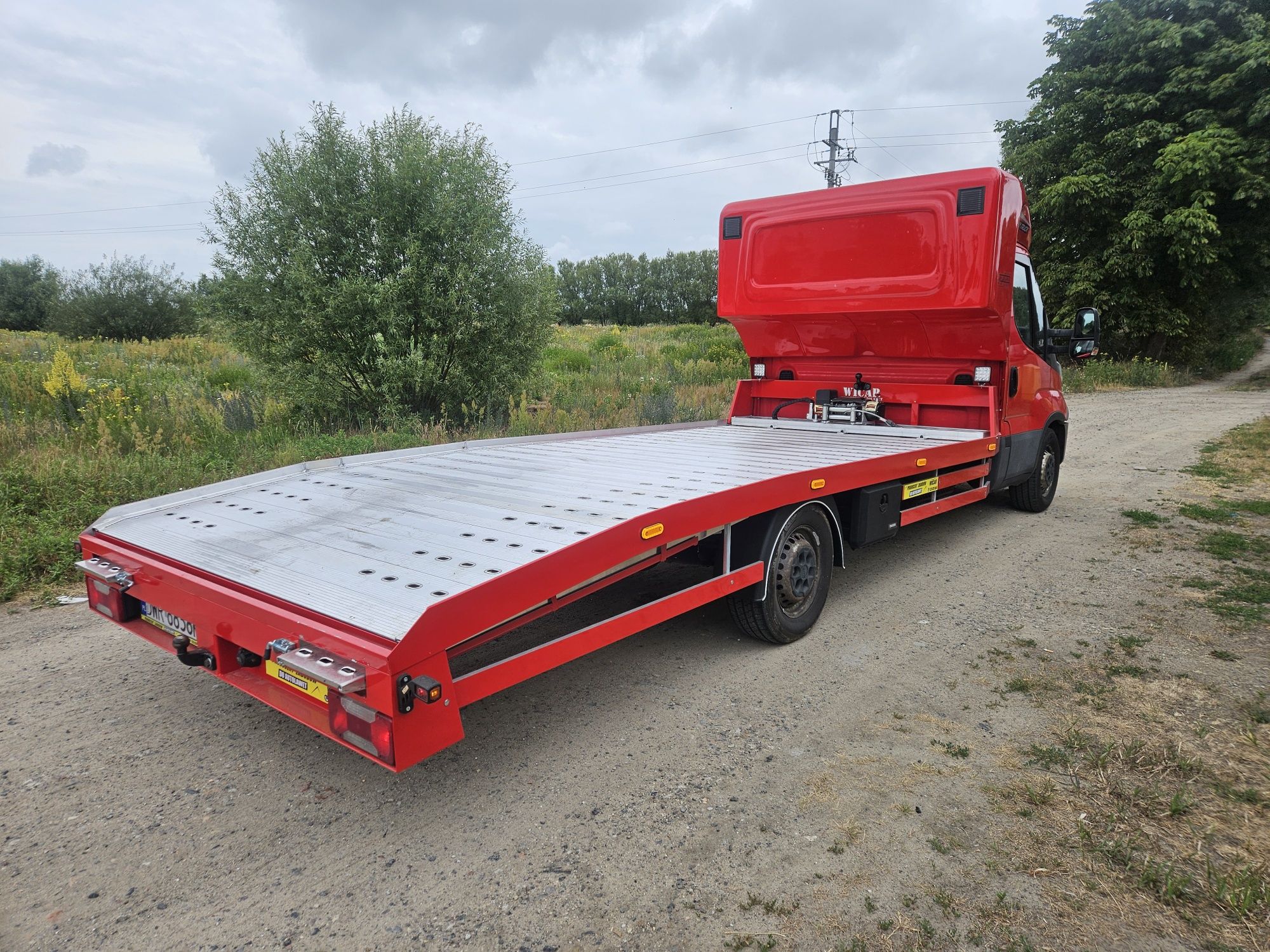 Autolaweta iveco daily 3.0 180km nowy najazd sypialnia Hak 3.5t
