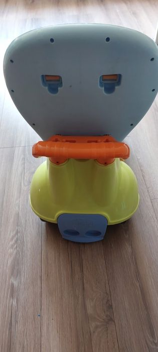 Jeździk pchacz chicco autko