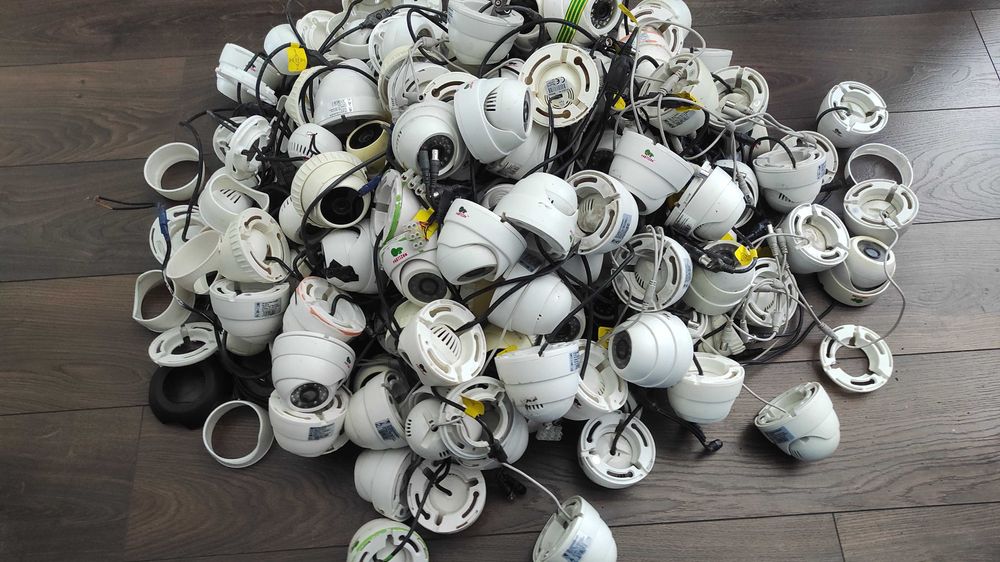 Камеры видеонаблюдения. Разные, много. Не сетевые.