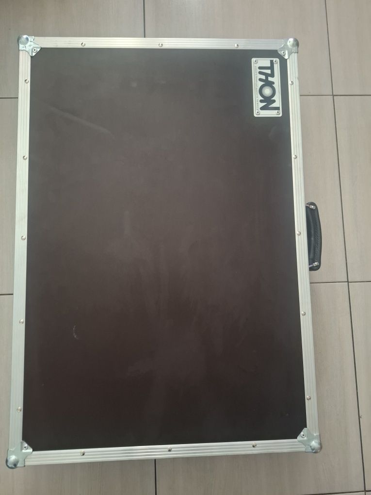 Case do kontrolera Denon MCX 8000