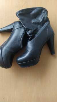 Botas em pele, preto