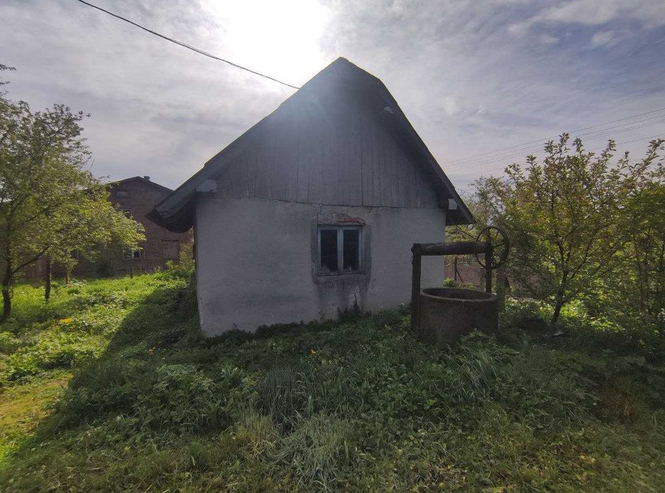 Продається одноповерховий будинок, жилий стан, біля Івано-Франківська.